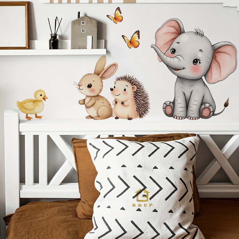 Baby Nursery Room - ملصق حائط على شكل حيوانات كرتونية